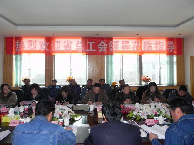 深入車間班組、“零距離”接觸職工、體驗(yàn)職工生活、傾聽(tīng)職工心聲